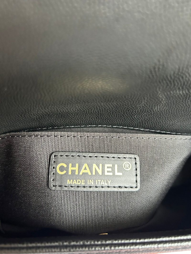 13344405372572718 BOY BAG SMALL 20 BLACK CHEVRON CAVIAR GOLD HARDWARE