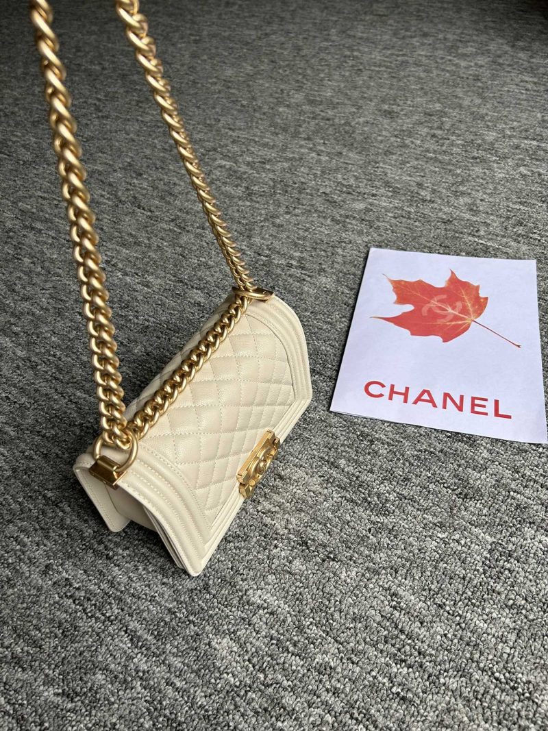 13344405411912416 BOY BAG SMALL 20 CREAM CAVIAR GOLD HARDWARE