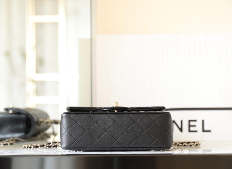 FLAP BAG 23 BLACK LAMBSKIN GOLD HARDWARE TOPHAND