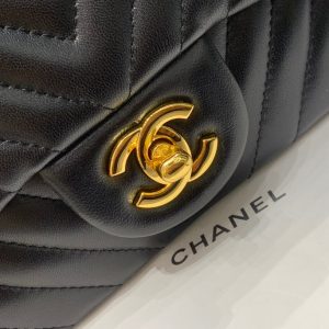 MINI SQUARE FLAP BAG 17CM BLACK LAMBSKIN CHEVRON GOLD HARDWARE