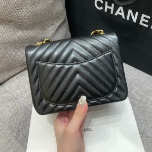 MINI SQUARE FLAP BAG 17CM BLACK LAMBSKIN CHEVRON GOLD HARDWARE