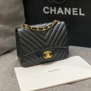 MINI SQUARE FLAP BAG 17CM BLACK LAMBSKIN CHEVRON GOLD HARDWARE