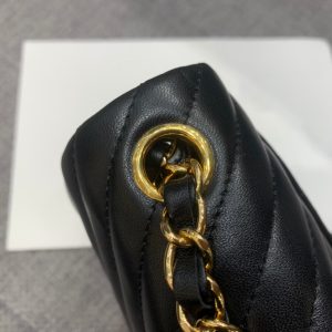 MINI SQUARE FLAP BAG 17CM BLACK LAMBSKIN CHEVRON GOLD HARDWARE