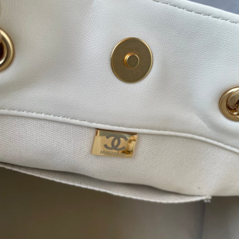 13347789287533377 SMALL TOTE 31CM WHITE LAMBSKIN GOLD HARDWARE