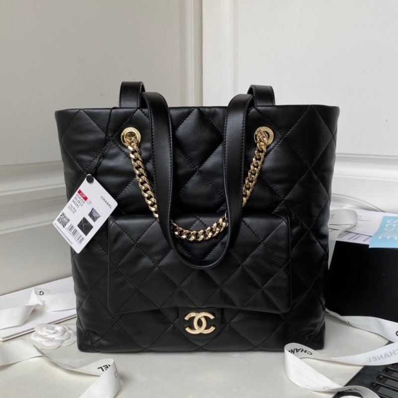CC 19 TOTE 33CM BLACK LAMBSKIN GOLD HARDWARE