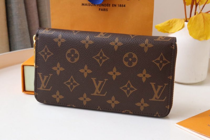 13348126770418808 ZIPPY WALLET 9.5 MONOGRAM CANVAS