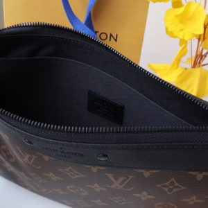 13349349779870385 POCHETTE TO GO 30 MONOGRAM CANVAS