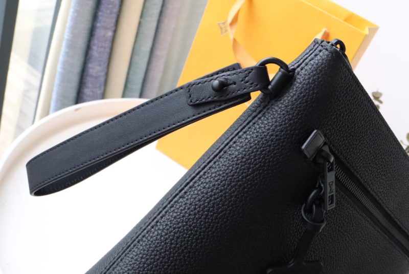 13349350250833415 TAKEOFF POUCH 30 AEROGRAM BLACK CALFSKIN