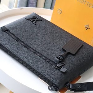 13349350254409732 TAKEOFF POUCH 30 AEROGRAM BLACK CALFSKIN