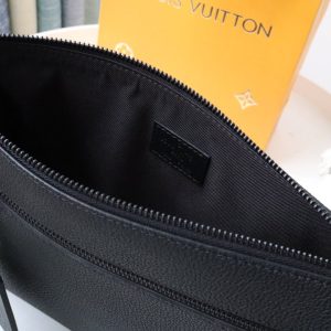 13349350257823684 TAKEOFF POUCH 30 AEROGRAM BLACK CALFSKIN