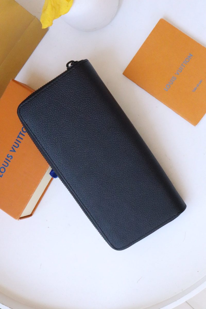 13349350654306645 ZIPPY WALLET 10 BLACK AEROGRAM CALFSKIN