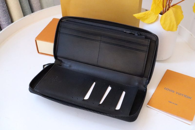 13349350661441078 ZIPPY WALLET 10 BLACK AEROGRAM CALFSKIN