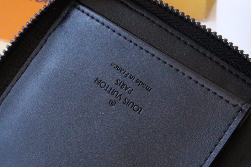13349350663232326 ZIPPY WALLET 10 BLACK AEROGRAM CALFSKIN