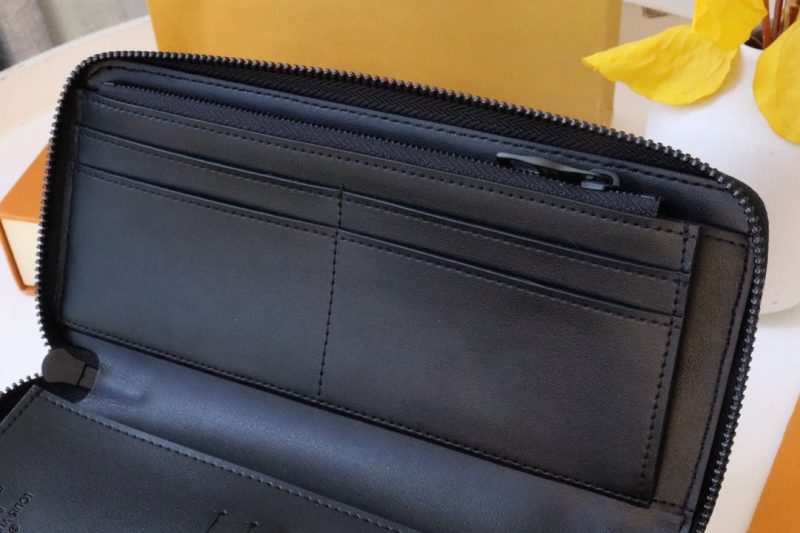 13349350664993612 ZIPPY WALLET 10 BLACK AEROGRAM CALFSKIN