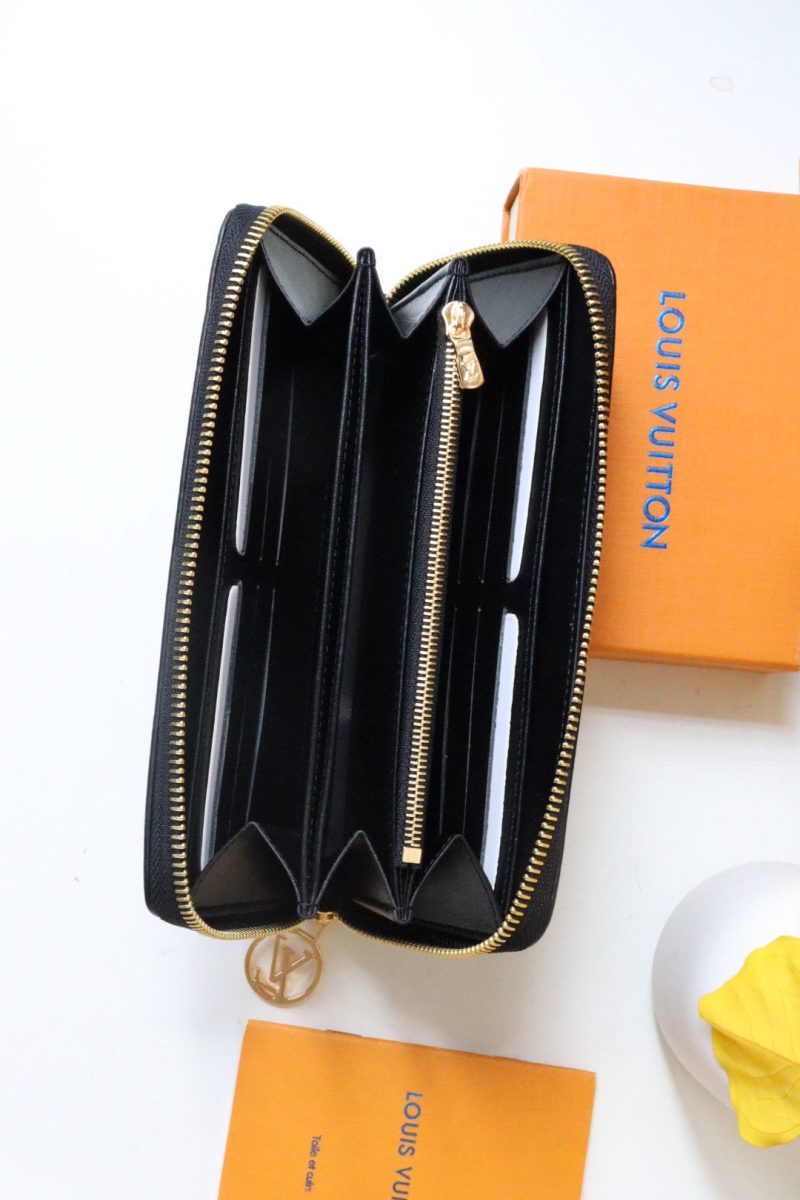 13349352752733454 ZIPPY WALLET 19 BLACK EMBOSSED LAMBSKIN