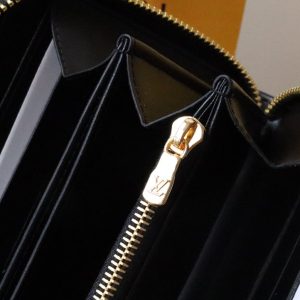 13349352758370010 ZIPPY WALLET 19 BLACK EMBOSSED LAMBSKIN