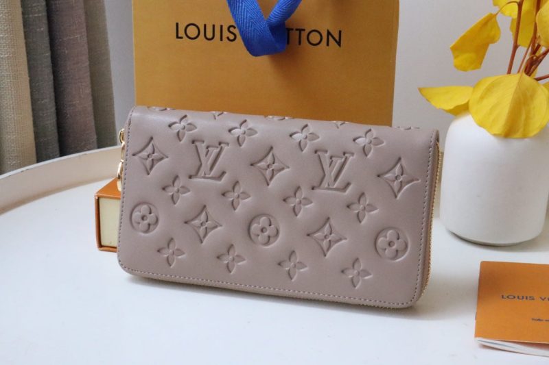 13349352836187683 ZIPPY WALLET 19 BEIGE EMBOSSED LAMBSKIN