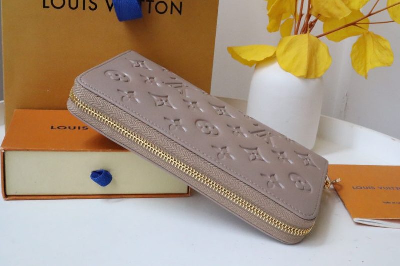 13349352839388343 ZIPPY WALLET 19 BEIGE EMBOSSED LAMBSKIN