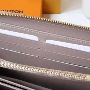 13349352843189481 ZIPPY WALLET 19 BEIGE EMBOSSED LAMBSKIN