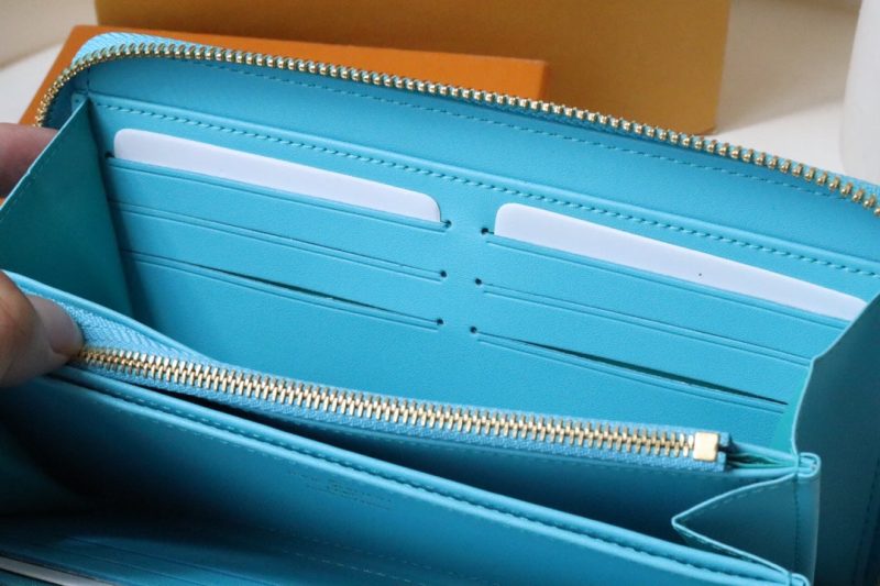 13349352870938446 ZIPPY WALLET 19 CLOUD BLUE EMBOSSED LAMBSKIN
