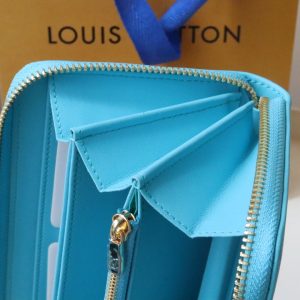 13349352872637370 ZIPPY WALLET 19 CLOUD BLUE EMBOSSED LAMBSKIN