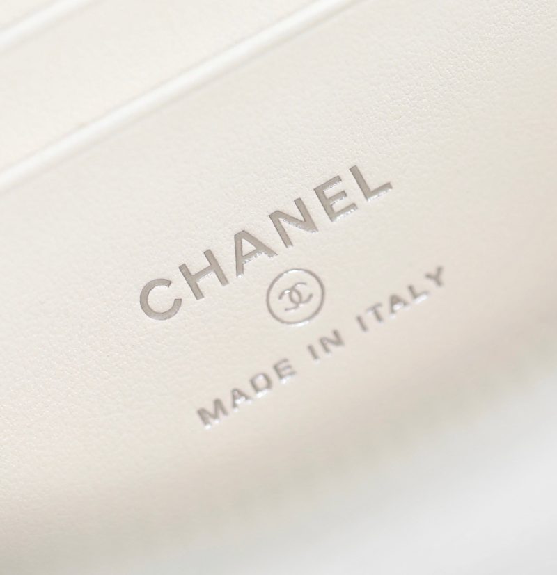 CC VANITY CASE 17 WHITE LAMBSKIN SILVER HARDWARE