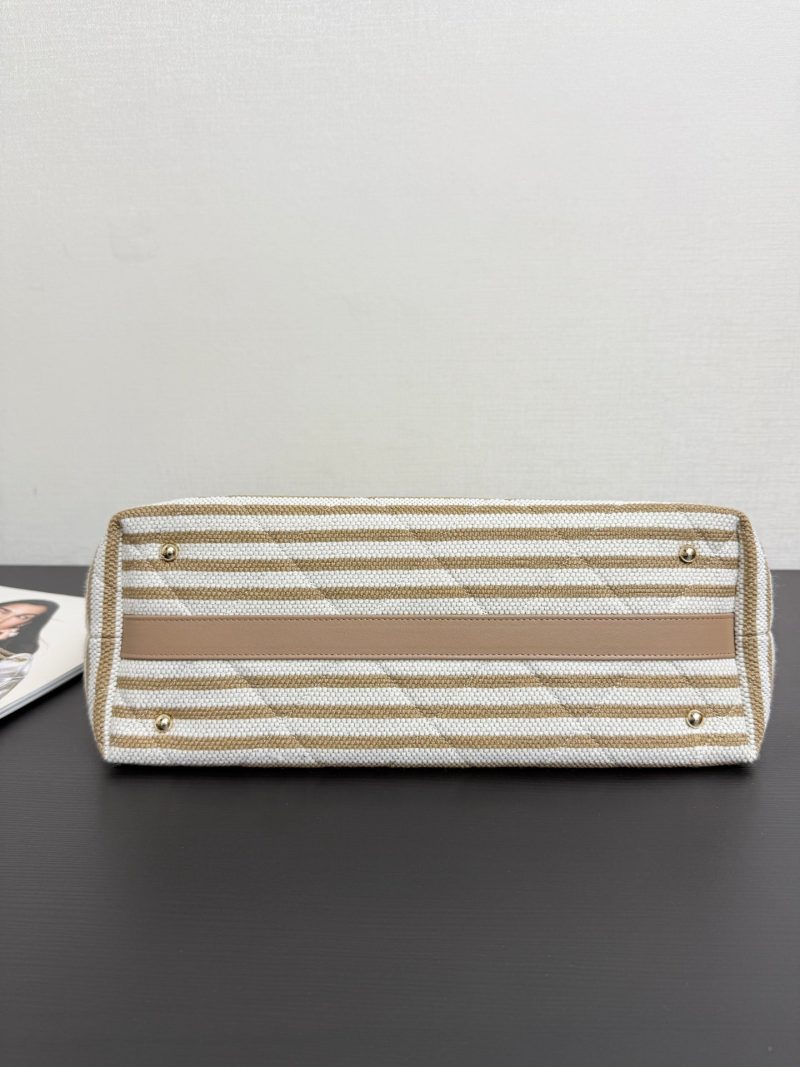 CC 26 Striped Woven Beach Bag 46 Beige in Cowhide