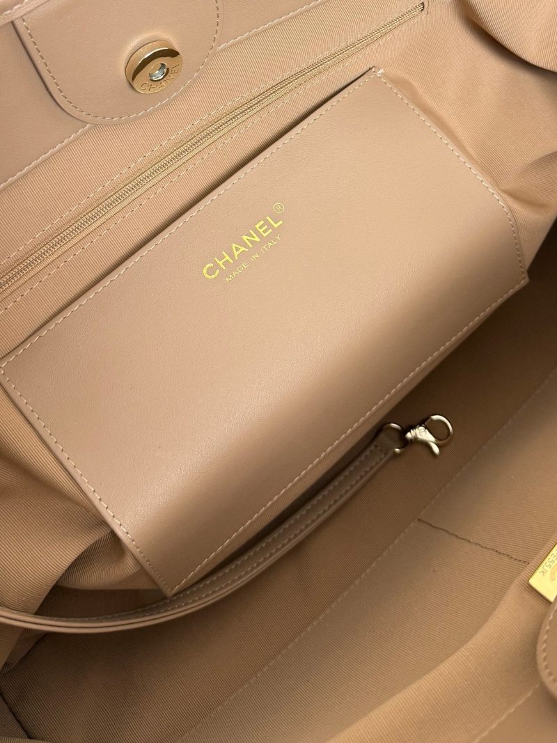 CC 26 Striped Woven Beach Bag 46 Beige in Cowhide