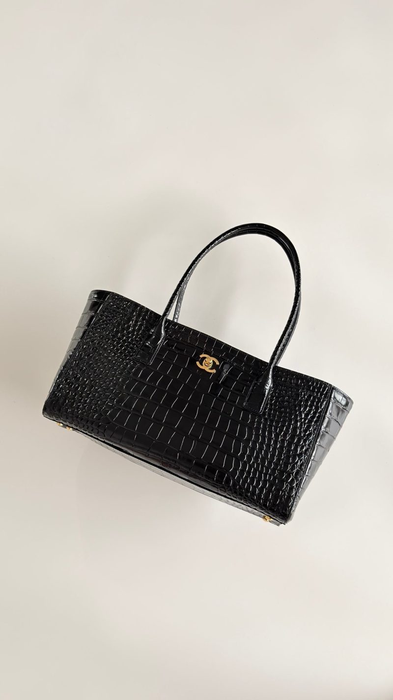 CC 26S Cerf Classic Commuter Tote Bag in Black Crocodile-Embossed Calfskin (made - to - order)