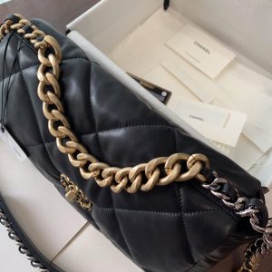 19 FLAP BAG 30 BLACK LAMBSKIN GOLD HARDWARE