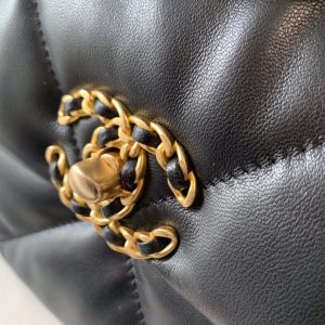 19 FLAP BAG 30 BLACK LAMBSKIN GOLD HARDWARE