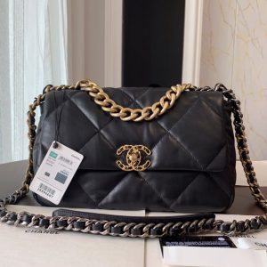 19 FLAP BAG 30 BLACK LAMBSKIN GOLD HARDWARE
