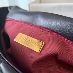 19 FLAP BAG 30 BLACK LAMBSKIN GOLD HARDWARE