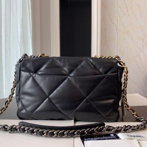 19 FLAP BAG 30 BLACK LAMBSKIN GOLD HARDWARE