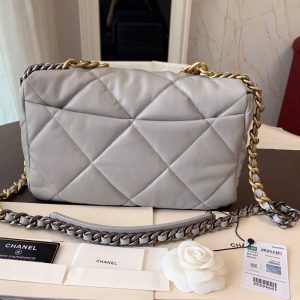 1572367217_193826265_5 19 FLAP BAG 30 GREY GOATSKIN GOLD HARDWARE