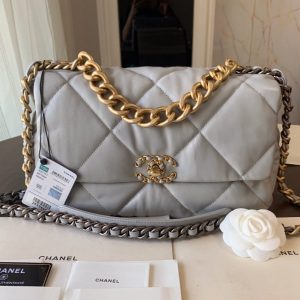 1572367217_2846199636_0 19 FLAP BAG 30 GREY GOATSKIN GOLD HARDWARE