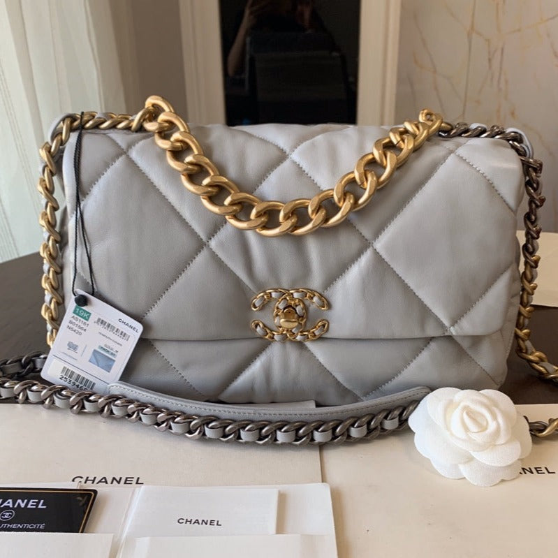 1572367217_2846199636_0 19 FLAP BAG 30 GREY GOATSKIN GOLD HARDWARE