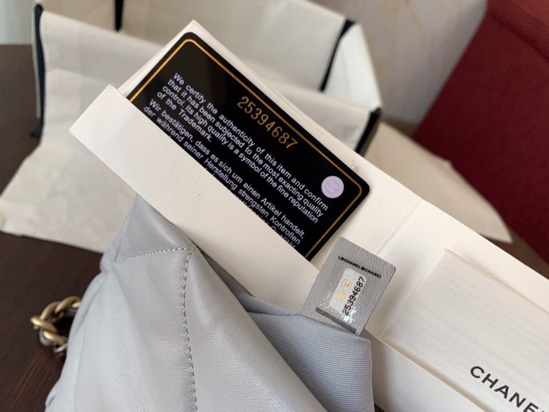 1572367218_1064195901_8 19 FLAP BAG 30 GREY GOATSKIN GOLD HARDWARE