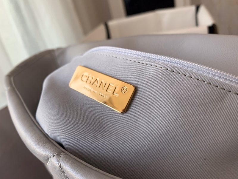 1572367218_706981395_6 19 FLAP BAG 30 GREY GOATSKIN GOLD HARDWARE