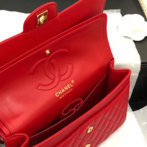 FLAP BAG MEDIUM 25CM RED CAVIAR GOLD HARDWARE