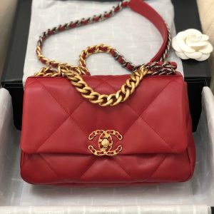 19 FLAP BAG 26 RED LAMBSKIN GOLD HARDWARE