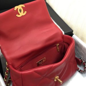 19 FLAP BAG 26 RED LAMBSKIN GOLD HARDWARE