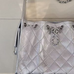 19f41cf3373d974ffc03aef41050e5fc CC Cruise 25/26 Small Handbag Sliver Caviar Leather