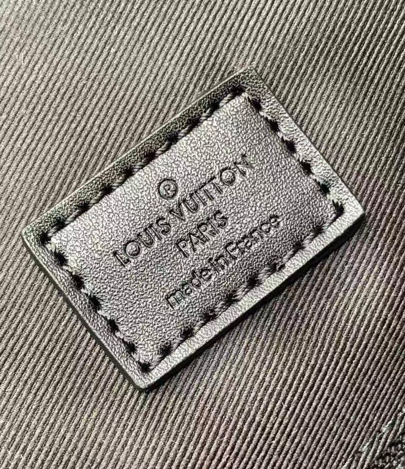 LV M55699 Christopher MM Backpack Black Cowhide