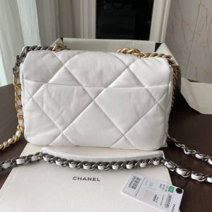 19 FLAP BAG 30 WHITE GOATSKIN