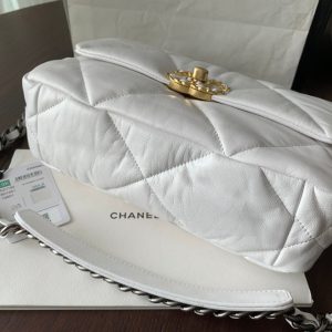 19 FLAP BAG 30 WHITE GOATSKIN