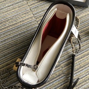 CC MEDIUM 20 HOBO BAG IN WHITE MIX BLACK CALFSKIN WITH STRAP