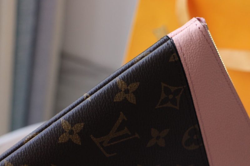 LV M62048 Daily Pouch Brown Ballet Pink Monogram Canvas & Cowhide