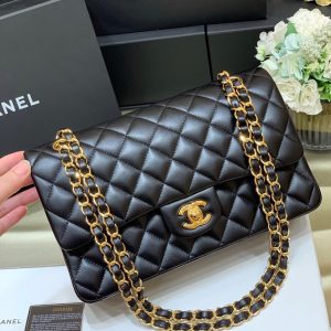 CLASSIC FLAP 25 BLACK LAMBSKIN YELLOW GOLD HARDWARE