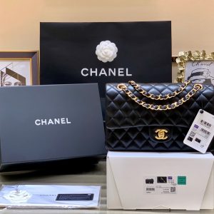 CLASSIC FLAP 25 BLACK LAMBSKIN YELLOW GOLD HARDWARE